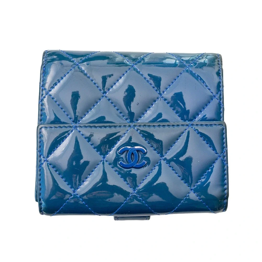 Chanel Quilted Patent Leather Compact Wallet Blue CC Logo Made in Spain 16450001